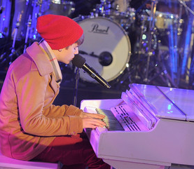 Justin Bieber on Kurzweil piano